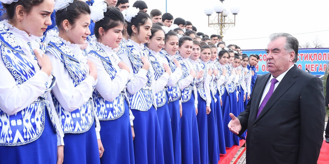 Tacikistanda koronavirus pandemiyasına görə məktəblər bağlanıb