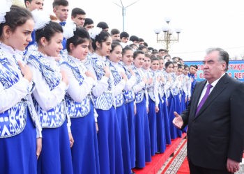 Tacikistanda koronavirus pandemiyasına görə məktəblər bağlanıb