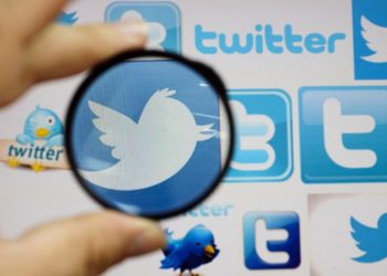 Twitter AKP ilə bağlı 7 mindən çox hesabı bağlayıb