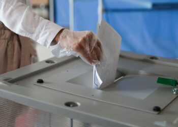 “Meduza” yazır ki, Rusiyada dövlət işçilərinin səsverməsinə nəzarət edəcək proqram hazırlanır