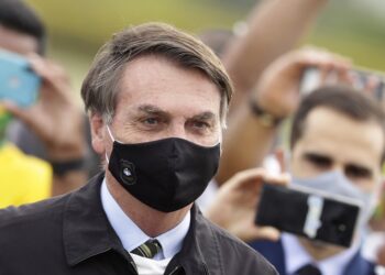 Jurnalistlər Braziliya prezidentini məhkəməyə verib
