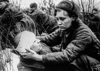 Müharibəyə qadın baxışı; Sovetin qadın fotoqraflarının ən yaxşı 10 fotosu