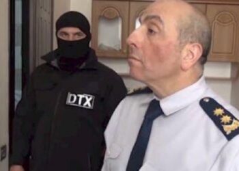 General ev dustaqlığına buraxılıb