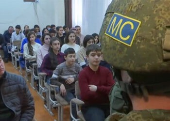 Rusiya sülhməramlıları Xankəndidə şagirdlərə təhlükəsizlik təlimi keçiblər