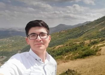 Lənkəran Dövlət Universiteti önündə etiraz edən tələbə saxlanılıb
