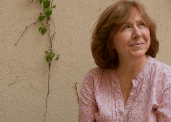 Svetlana Aleksiyeviç: “Onda əmin idik ki, döngəni burulan kimi bizi azadlıq gözləyir”