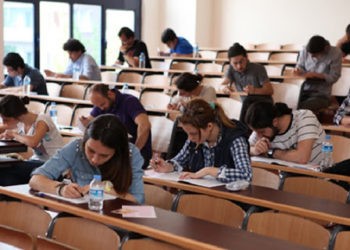 Memarlıq və İnşaat Universitetinin tələbələri semestr imtahanına buraxılmır