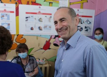 Robert Koçaryan hökumətin əvvəlki kimi davranacağı təqdirdə yenidən növbədənkənar seçki ola biləcəyini deyir