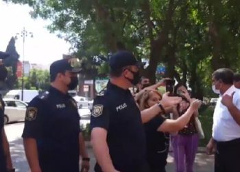 Məcburi köçkün: ”Nə ərim, nə də oğlum var ki, tutub aparalar. Mən haqqımı tələb edirəm”