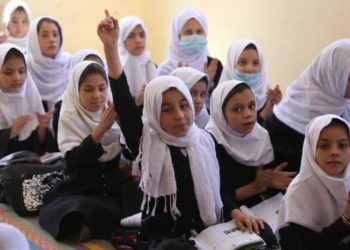 Taliban Əfqanıstanda qızların orta məktəbdə təhsil almasını qadağan edib