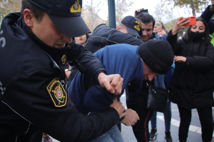 Saleh Rüstəmova azadlıq tələbi ilə keçirilən aksiyadan FOTOREPORTAJ