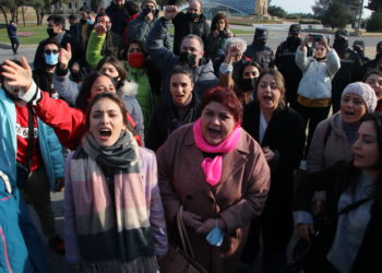 Milli Məclisin önündə jurnalistlərin “Media haqqında” qanun layihəsinə etiraz aksiyasından FOTOREPORTAJ