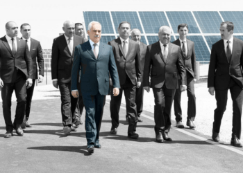 Naxçıvanın əksər yerlərində elektrik enerjisi fasilələrlə verilir, zavod və fabriklər işini dayandırıb