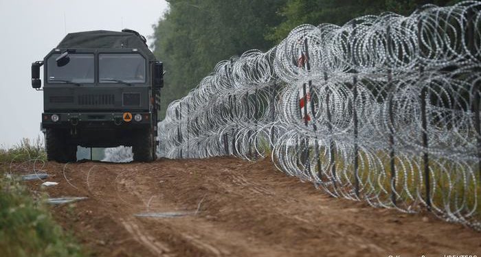 Polşa Belarusla sərhəddə 395 milyon dollarlıq divar tikir