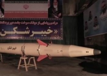 İran yeni ballistik raketini nümayiş etdirib
