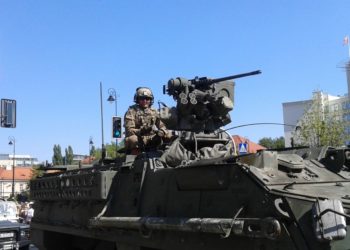 Polşa Rusiya təhdidinə görə NATO-dan əlavə yardım istəyib