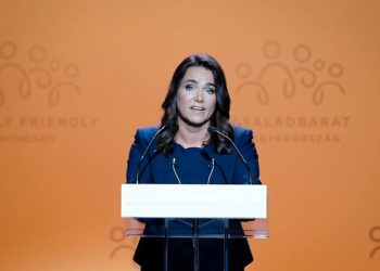 Macarıstanda ilk dəfə qadın prezident seçilib