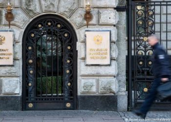 Almaniya rus diplomatları ölkədən çıxarır