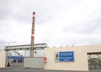 Neft Emalı Zavodunda işçilər aksiya keçirib