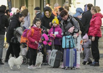 Polşa ukraynalı qaçqınlara müavinət ödəməyi dayandırır